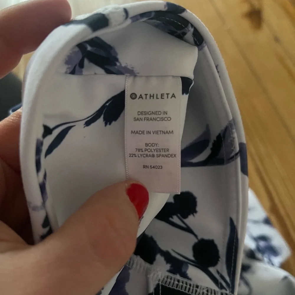 Athleta Water Flower blossom 7/8 tight white floral leggings Purple Blue - Picture 5 of 5